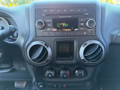 Used 2016 Jeep Wrangler Sport image 18