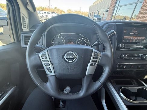 Used 2024 Nissan Titan SV w/ SV Convenience Package image 22