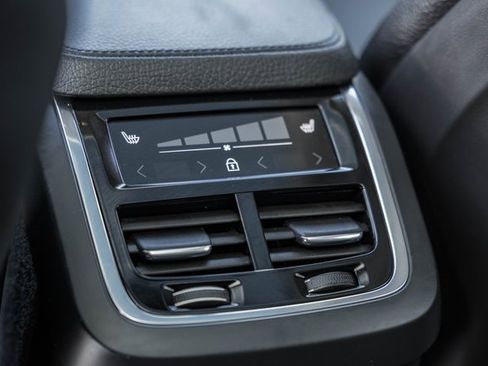 Used 2022 Volvo XC90 T5 Momentum w/ Advanced Package image 34