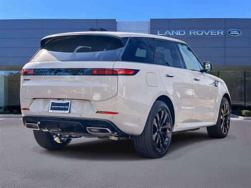 New 2026 Land Rover Range Rover Sport Dynamic SE image 4