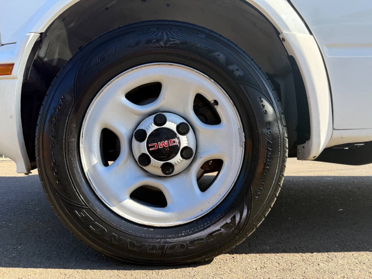 Used 2004 GMC Safari Passenger RWD image 25