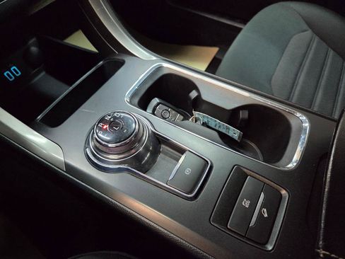Used 2020 Ford Fusion SE image 25