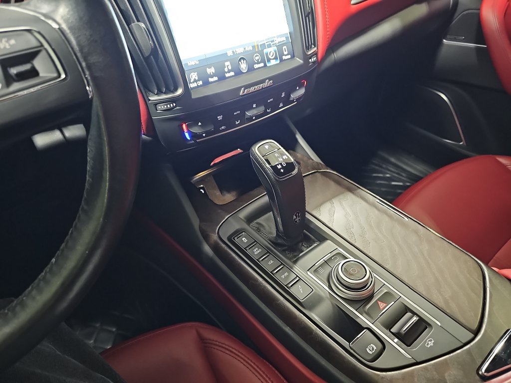 Used 2020 Maserati Levante AWD/4WD image 27
