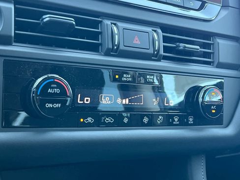 New 2025 Nissan Pathfinder S image 24