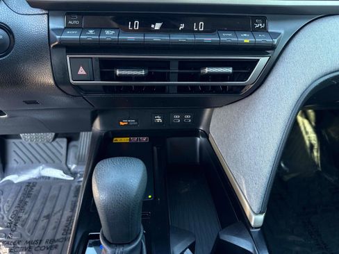 Used 2025 Toyota Camry LE image 26