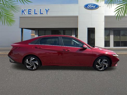 Used 2025 Hyundai Elantra Limited FWD image 6