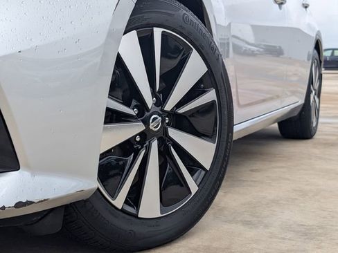Used 2019 Nissan Altima 2.5 SV FWD image 2