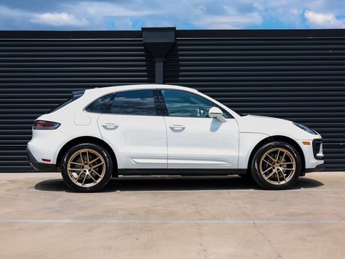 Certified 2025 Porsche Macan image 8