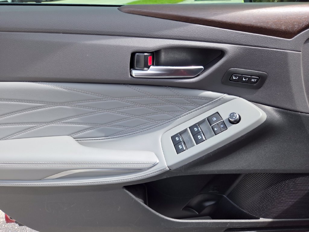 Used 2020 Toyota Avalon Limited w/ Advanced Safety Package FWD image 29