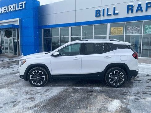 Used 2023 GMC Terrain SLT w/ Infotainment Package II image 2