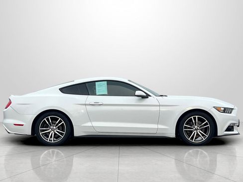 Used 2016 Ford Mustang Coupe image 3