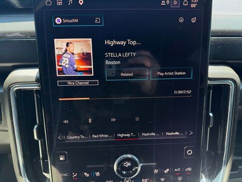 Used 2026 GMC Yukon Denali w/ Advanced Technology Package AWD/4WD image 15