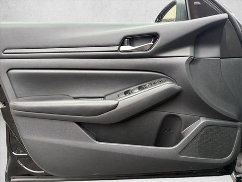 Used 2024 Nissan Altima 2.5 SV image 10