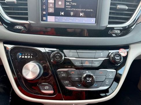 Used 2023 Chrysler Voyager LX FWD image 37