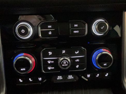Used 2024 GMC Yukon Denali w/ Advanced Technology Package AWD/4WD image 13