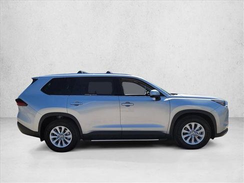 Used 2026 Toyota Grand Highlander AWD image 4
