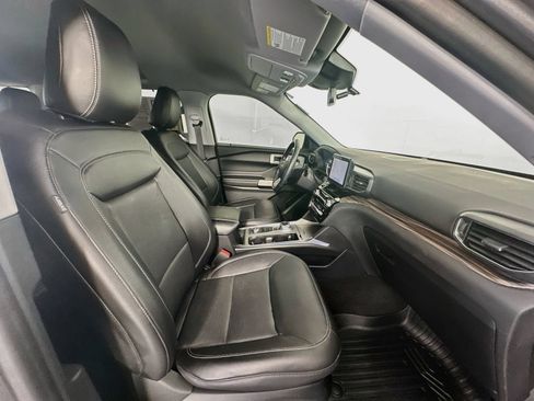 Used 2021 Ford Explorer Limited w/ Equipment Group 301A AWD/4WD image 29