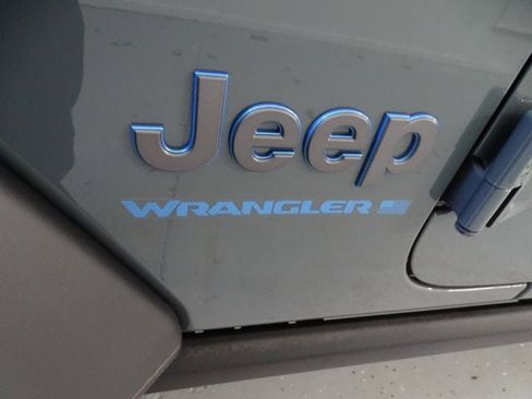 Certified 2025 Jeep Wrangler Unlimited Rubicon 4xe w/ Convenience Group AWD/4WD image 25