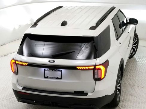New 2025 Ford Explorer ST-Line w/ Premium Package image 16