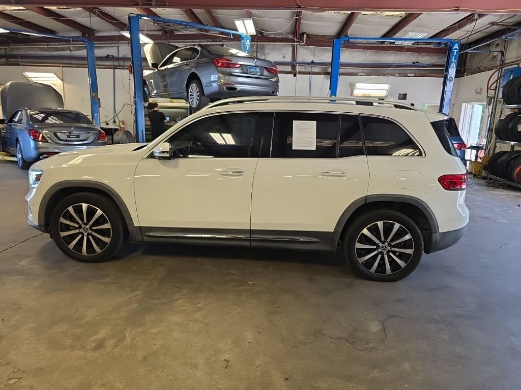 Used 2021 Mercedes-Benz GLB 250 w/ Premium Package image 2