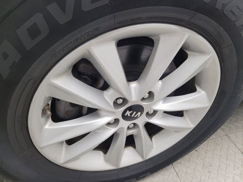 Used 2020 Kia Sorento FWD V6 image 31
