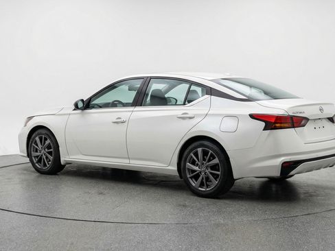 Used 2025 Nissan Altima 2.5 SV image 6