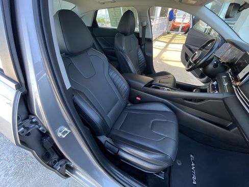 Used 2023 Hyundai Elantra Limited w/ Preferred Accessory Package image 27