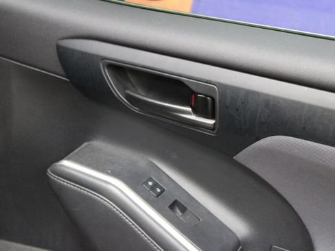 Used 2022 Toyota Highlander L AWD/4WD image 11