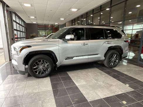 Used 2023 Toyota Sequoia Platinum AWD/4WD image 3