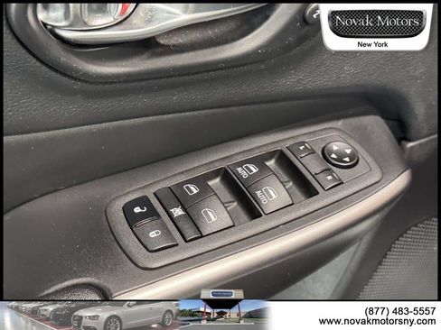 Used 2022 Jeep Cherokee Limited AWD/4WD image 15