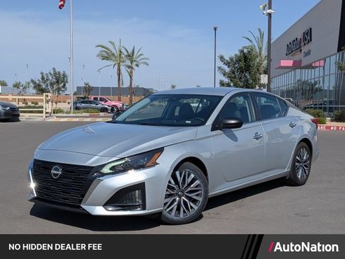 Used 2024 Nissan Altima 2.5 SV FWD image 1