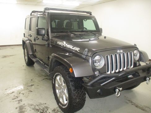 Used 2018 Jeep Wrangler Unlimited Sahara w/ Dual Top Group AWD/4WD image 1