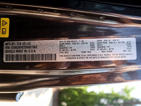 Used 2025 Jeep Wrangler Unlimited Sahara AWD/4WD image 33