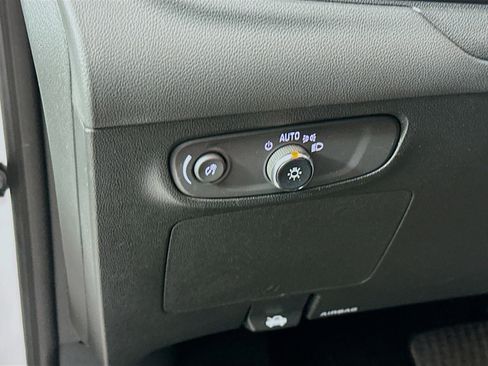 Used 2025 Buick Encore GX Preferred image 17