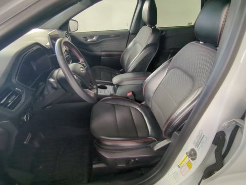 Used 2023 Ford Escape ST-Line image 4