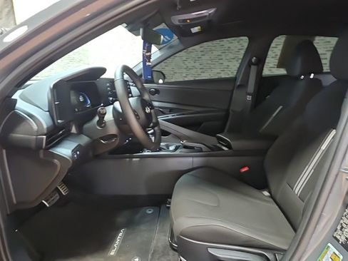 Certified 2025 Hyundai Elantra Sport image 12