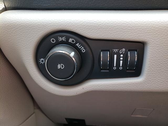 Used 2020 Chrysler Pacifica Limited w/ 8-pass Seating Package FWD image 24