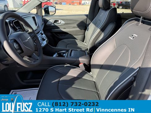 New 2026 Chrysler Pacifica Limited w/ S Appearance Package image 18