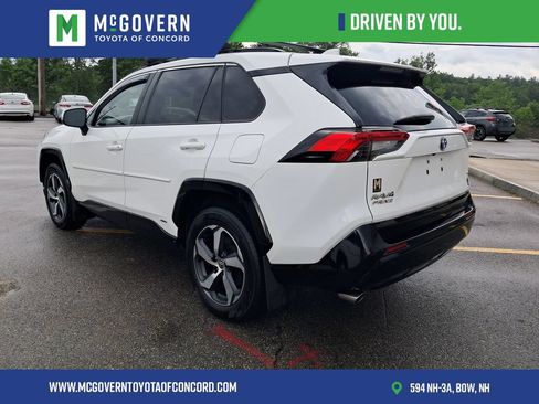 Used 2022 Toyota RAV4 SE w/ Weather & Moonroof Package AWD/4WD image 7