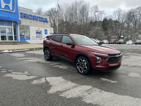 Used 2024 Chevrolet Trax RS w/ Sunroof Package image 11