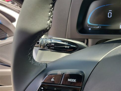 Certified 2025 Hyundai Elantra Sport image 16