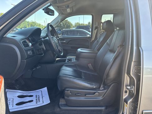 Used 2012 Chevrolet Avalanche LT RWD image 11