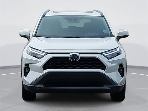 Used 2022 Toyota RAV4 XLE Premium image 2