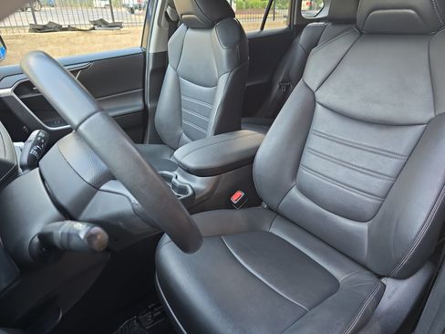 Used 2021 Toyota RAV4 XLE Premium FWD image 15