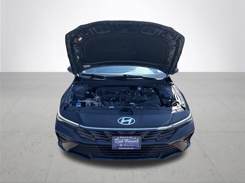 Used 2024 Hyundai Elantra SEL FWD image 3