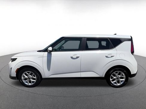 Used 2025 Kia Soul LX w/ LX Technology Package FWD image 10