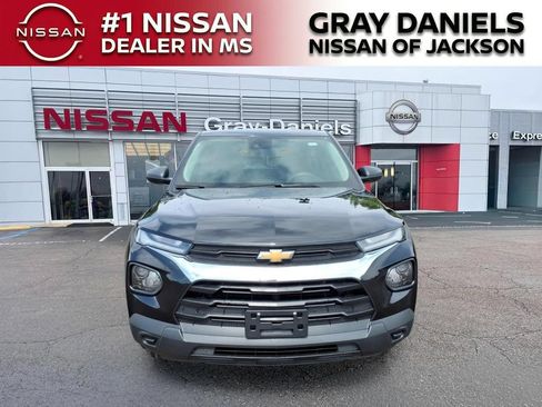 Used 2023 Chevrolet TrailBlazer LS FWD image 2