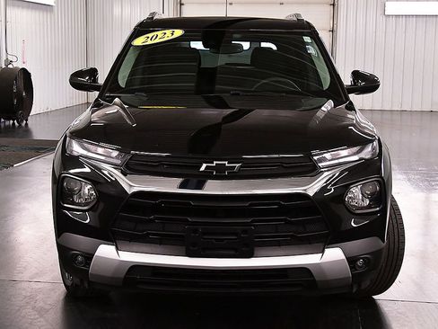 Used 2023 Chevrolet TrailBlazer LT w/ Convenience Package AWD/4WD image 2