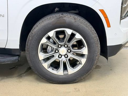 Used 2025 Chevrolet Suburban LS AWD/4WD image 4