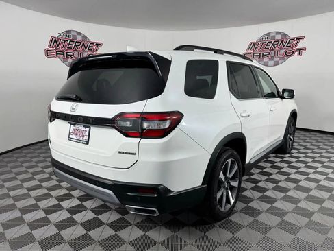 Used 2023 Honda Pilot Touring image 7